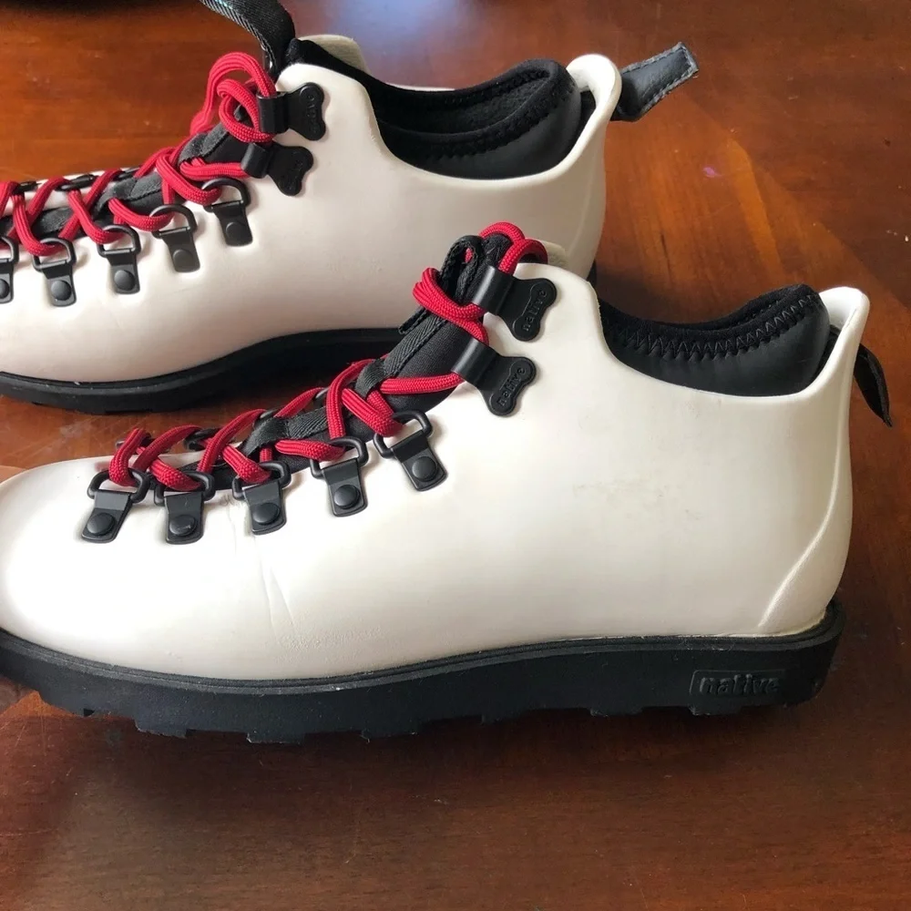 Native vegan Fitzsimmon citylite Unisex white hiking boots/shoes size 5Men7women